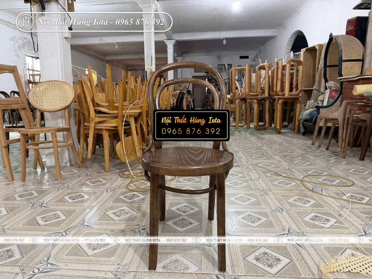 Ghế cafe mặt tròn màu gỗ óc chó