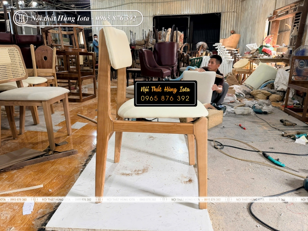 Ghế cafe màu gỗ tự nhiên