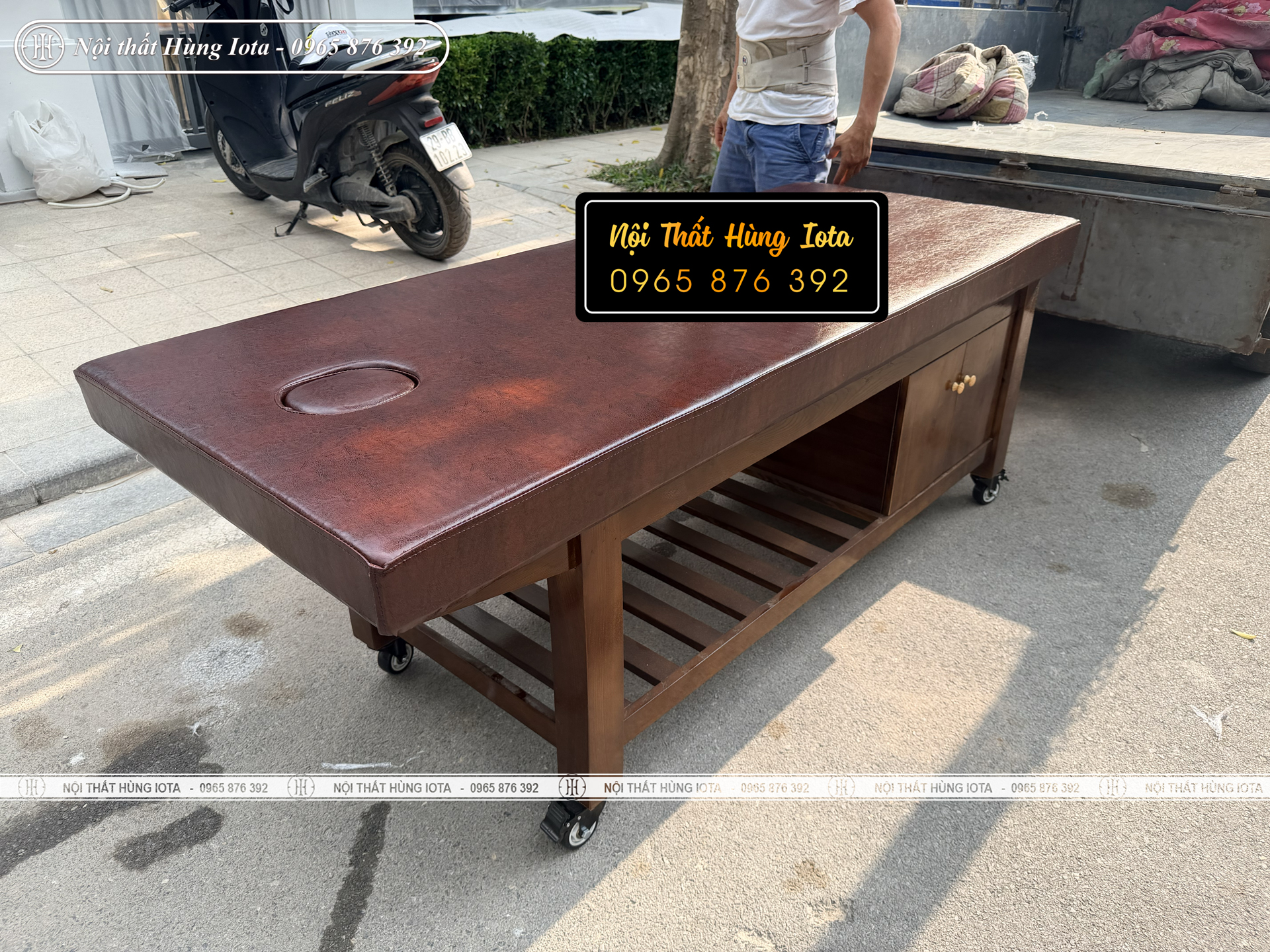 Lắp đặt giường massage di động màu nâu ở Mễ Trì